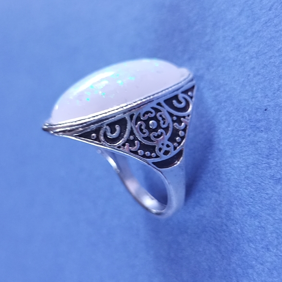 NWOT Vintage-Like Bohemian Silver Ring OVAL - Picture 2 of 6